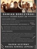 Plakat. Na czarnym tle biały tekst. U góry zdjęcie grupy chłopaków.