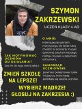 Plakat. Na czarnym tle białe i żółte napisy. W lewym górnym rogu zdjęcie chłopaka.
