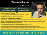 Plakat. Na żółtym tle czarny tekst. U góry na czarnym pasku zdjęcie chłopaka i biały napis. Na dole niebieski pasek.