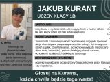 Plakat. Na białym tle czarny tekst. U góry i na dole ciemny pasek. Z lewej strony zdjęcie uśmiechniętego chłopaka.