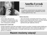 Plakat. Na białym tle czarny tekst. U góry i na dole szary pasek. Z lewej strony czarno-białe zdjęcie dziewczyny.